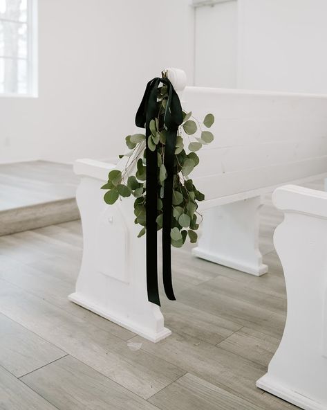 Aisle adorned with lush green eucalyptus and sleek, black satin ribbon. #SimpleElegance #WeddingAisleDecorations #EucalyptusElegance #GreeneryGlamour #ChicWeddingAisle #SleekAndStylish #NaturalBeauty #OrganicCharm #LushDecor #TimelessElegance #BlackSatinRibbon #WeddingInspiration #EnchantingAisle #BotanicalElegance #ElegantTouches #WeddingDecor #AisleGoals #NatureInspired #RusticChic #GardenWedding #TrendyTying #EucalyptusDreams #SatinRibbonLove Simple Wedding Aisle Decor, Simple Wedding Aisle, Vale Wedding, Wedding Aisle Decor, Wedding Isles, Green Eucalyptus, Wedding Aisle Decorations, Lush Decor, Eucalyptus Wedding