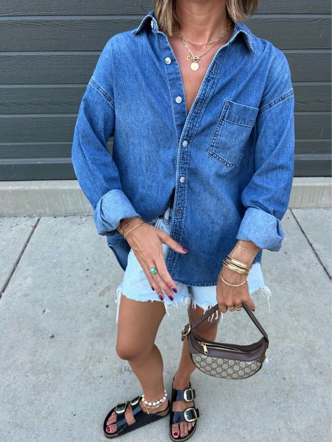 THE '80S COMFY DENIM SHIRT curated on LTK Womens Denim Shirt Outfit, Jean Shirt Outfits, Denim Attire, Denim Shirt Outfit, Tee Shirt Outfit, 2024 Outfits, Womens Denim Shirt, Fit Check, Denim Shirt