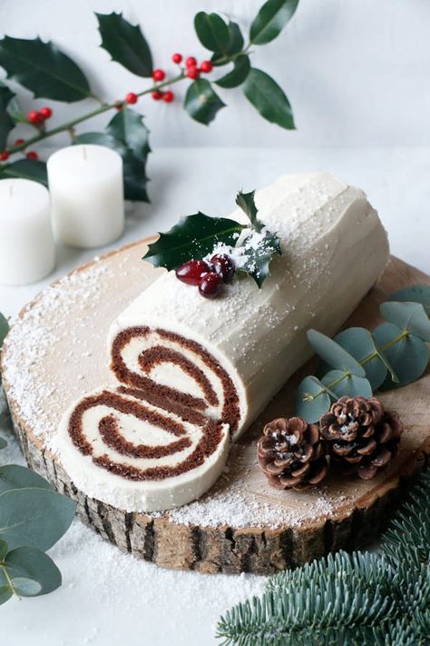 Gluten Free Yule Log, Yule Log Cake Recipe, Yule Log Recipe, Yule Logs, Christmas Yule Log, Chocolate Yule Log, White Chocolate Frosting, Simple Cakes, Yule Log Cake