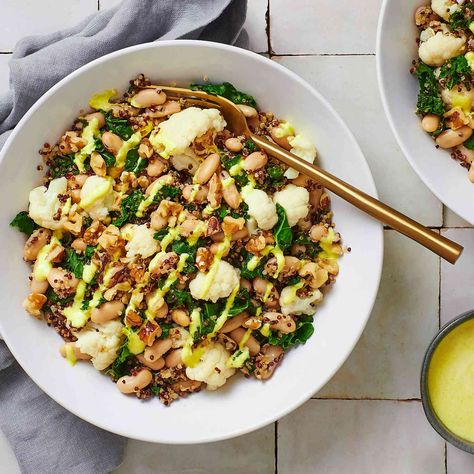 This healthy grain bowl, packed with cauliflower, kale and beans, is a satisfying plant-based meal. A creamy dressing with lemon juice brightens the dish. Winter Recipes Dinner, Packable Lunches, Shrimp Broccoli, Packable Lunch, Garlicky Shrimp, Diet Lunch, 500 Calorie, Diet Dinner, Winter Greens