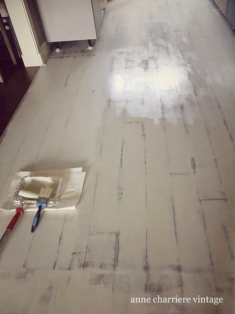 Painting hardwood floor Painted Wood Floors Ideas Bedrooms, Painted Wood Floors Colors, Paint Wood Floors Ideas, White Wash Wood Floors, Painting Laminate Floors, White Painted Wood Floors, White Painted Floors, Painted Plywood Floors, Painted Wooden Floors