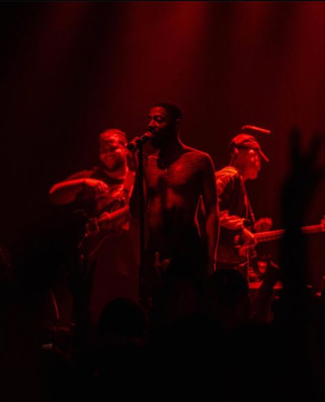 Sonder Brent Faiyaz Wallpaper, Brent Faiyaz Concert Outfit, Brown Brent Faiyaz Aesthetic, Brent Faiyaz Brown Aesthetic, Brent Faiyaz Concert, Sonder Son, Aesthetic Brent Faiyaz Pictures, Brent Faiyaz Live, Brent Faiyaz Performing