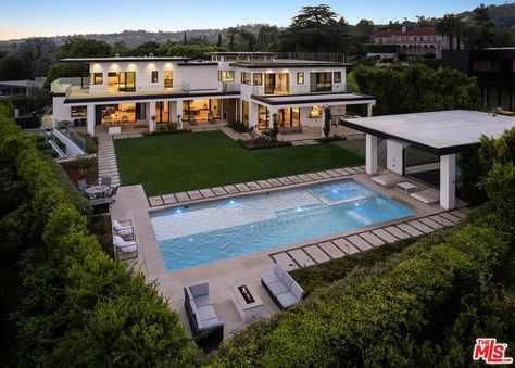 Aerial view of the 11,127 Sq. Ft. Mansion in Beverly Hills, CA. Mansion In Beverly Hills, Pool Shed, Northwest Style, Floor Plan Creator, Beverly Hills Mansion, Porch House Plans, Shingle Siding, Home Design Software, Interior Design Software