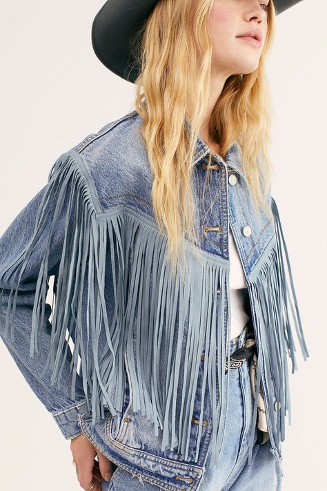 7949e456002b28988d38185bd30e77fddesc34166640ri Fringe Jacket Outfit, Mode Country, Diy Denim Jacket, Structured Jacket, Looks Country, Denim Crafts, Denim Diy, Fringe Jacket, Cute Fall Outfits