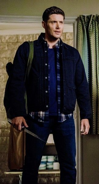 Be still my beating heart. Jensen Ackles Dean Winchester, Dean Winchester Outfit, Supernatural Outfits, Supernatural Bunker, Boy Walking, Jensen Ackles Supernatural, Supernatural Jensen, John Winchester, Winchester Supernatural