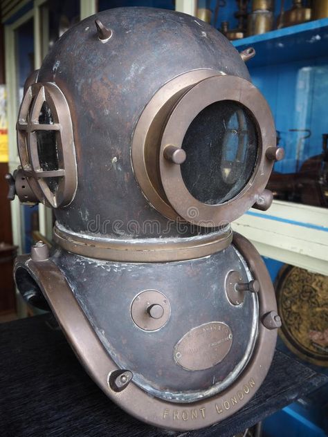 Old Scuba Suit, Old Diver Suit, Old Diving Suit, Atmospheric Diving Suit, Deep Sea Diving Suit, Scary Sea, 80s Tech, Dsmp Characters, Yellow Submarine Art