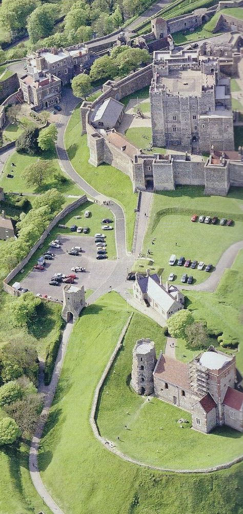 Dover Castle England, Cliffs Of Dover England, Castle Coch Wales, Castle England, Dover Castle, British Castles, Bunratty Castle Ireland, Castles In England, Travel Uk