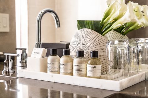 Suite bathroom amenities Moroccan Hotel, Bathroom Amenities, Luxury Hotel Bedroom, Hotel Toiletries, Bathroom Accessories Luxury, Bathroom Inspiration Modern, Park Hyatt, Hotel Amenities, Bathroom Counter