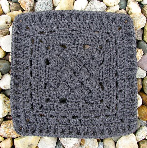 Crochet Celtic, Granny Square Ideas, Solid Granny Square, Granny Square Crochet Patterns Free, Crochet Motif Patterns, Crochet Blocks, Crochet Quilt, Crochet Square Patterns, Granny Square Crochet Pattern