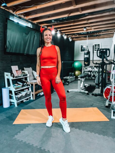 10 Easy Halloween Costumes for the Gym - STYLE IN SHAPE Halloween Costumes To Workout In, Gym Halloween Costume Ideas, Halloween Gym Costume, Gym Costume Halloween, Halloween Workout Costume Ideas, Halloween Costumes For The Gym, Workout Costume Ideas, Workout Halloween Costumes, Halloween Gym Outfit