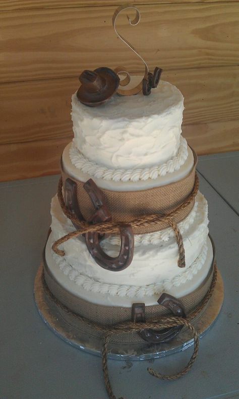 Rustic Quinceanera Cakes, Country Sweet 16 Cakes, Country Theme Birthday Cake, Rustic Birthday Cakes For Men, Yellowstone Cake Ideas, Western Wedding Cakes Rustic, Western Themed Cake, Country Theme Cake, Cowboy Cake Ideas