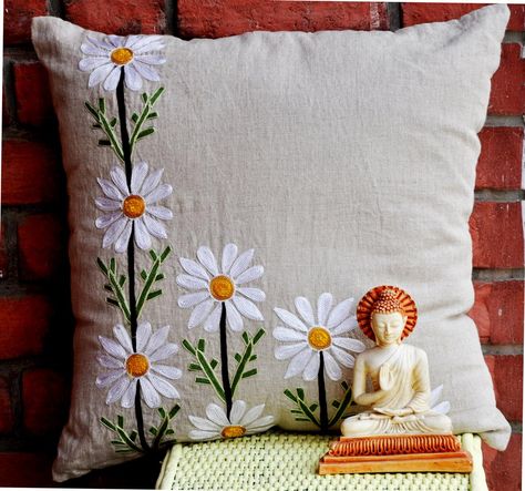 Kushon Cover Design, New Cushion Designs, Daisy Fabric Painting, Hand Embroidery Pillow Cover Design, Pillow Cover Fabric Painting Design, Pillow Cover Painting Design, Kusan Cover Design, Cushion Cover Designs Painting, Pillow Painting Design