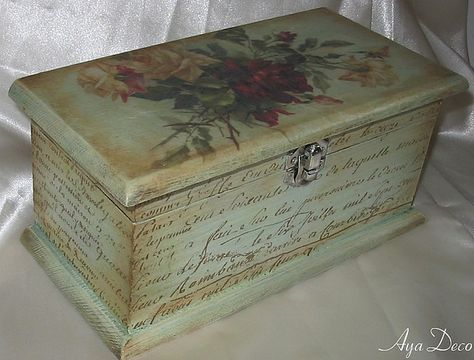 decoupage box... Decoupage Wood, Decoupage Box, Altered Boxes, Decoupage Art, Decoupage Vintage, Tea Box, Pretty Box, Painted Boxes, Shabby Vintage