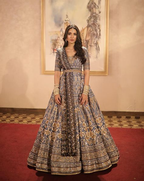 Lenga Design Pakistani, Walima Dress Party Wear, Lenhga Styles, Ramsha Khan Dresses, Lenhga Design, Pakistan Lehenga, Lenga Design, Pengantin India, Desi Wedding Dresses