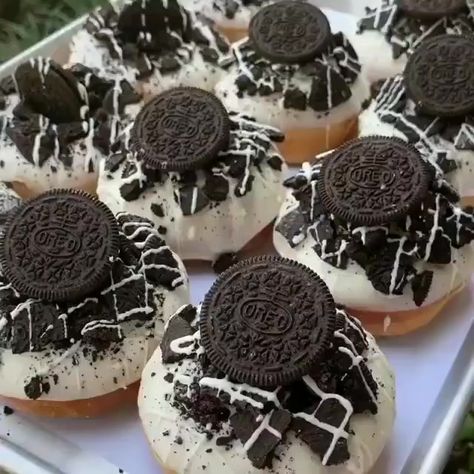 Oreo creme and white chocolate covered donuts @thecakesign . . . #donuts #doughnuts #foodpic #yum #instagood #sweet #delicious #foodnetwork #buzzfeedfood #instafood #food #foodie #love #instalike #foooodieee #foodporn #foodlover #forkyeah #coffee #breakfast #Insta #eeeeeats #sun #happy #fitness @yelpeats @thrillist #victoria #oreo #cookies Reposted from @thecakesign Oreo Donut, Donut Videos, Oreo Creme, Donuts Design, Oreo Donuts, Donut Decorating Ideas, White Chocolate Covered, Dessert Presentation, Delicious Donuts