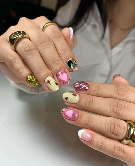 Aura Nails With Gems, Italian Nails Trends, Aesthetic Summer Nails, Nail Art Inspo, Amazon Beauty, Hippie Nails, Aesthetic Korean, Minimal Nails, Minimalist Nails