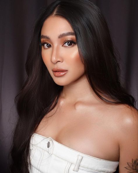 Nadine Lustre Makeup, No Makeup Makeup Look, No Makeup Makeup, Graduation Makeup, Nadine Lustre, No Makeup, Diy Beauty Hacks, Bw Photo, Makeup Makeup