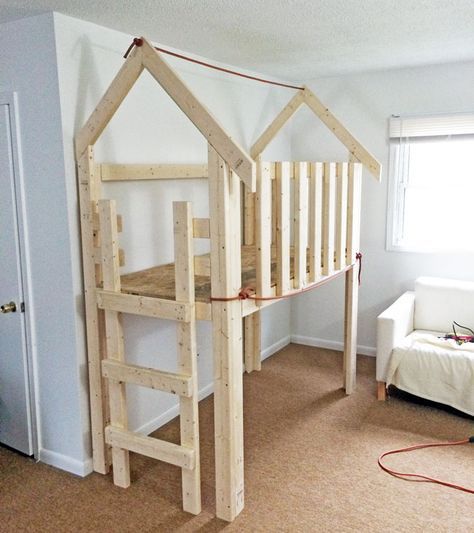 indoor playhouse diy 2x4 Playhouse Loft, Playhouse Diy, Diy Kids Furniture, Indoor Playhouse, Diy Playhouse, Build A Playhouse, Kids' Furniture, Diy House Projects, Big Boy Room