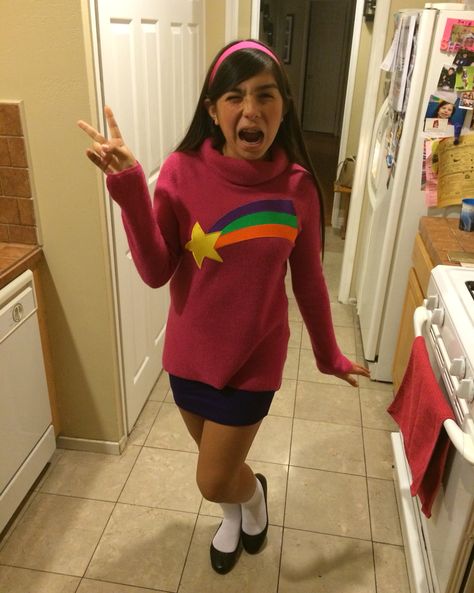 My Mabel Pines Halloween Costume ! Mabel Gravity Falls Costume, Costume Ideas Cartoon, Mabel Halloween Costume, Mable Pines Halloween Costume, Mabel Pines Makeup, Mabel Pines Sweater Crochet Pattern, Marceline Halloween Costume, Subtle Costumes, Mabel Pines Outfits