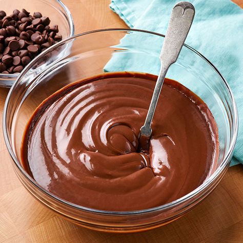 Combine sweetened condensed milk with semi-sweet chocolate chips for a frosting that’s quick, easy and versatile. Get the recipe. Chocolate Chip Icing, Chocolate Frosting Easy, Chocolate Frosting Recipe Easy, Chocolate Icing Recipes, Chocolate Chip Frosting, Milk Chocolate Frosting, Sweetened Condensed Milk Recipes, Sweet Condensed Milk, Chocolate Ganache Recipe