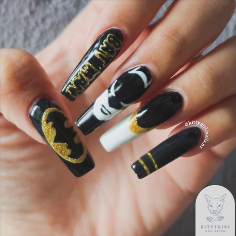 Batman nail art on sculpted acrylic nails Superhero Acrylic Nails, Superhero Nails Marvel, Dc Nail Art, Batman Acrylic Nails, Marvel Acrylic Nails, Batman Nails Design, Batman Nails Acrylic, Catwoman Nails, Cosplay Claws