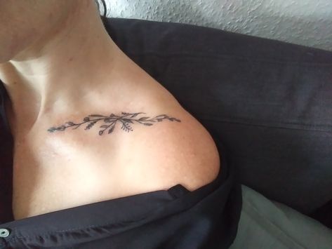 Clavicle fracture surgery scar coverup tattoo Clavicle Cover Up Tattoo, Neck Scar Tattoo Cover, Tattoo To Cover Scar From Surgery Women, Ankle Surgery Scar Tattoo, Tattoo To Cover Scar From Surgery, Arm Scar Tattoo Coverup, Surgery Scar Tattoo, Port Scar Tattoo, Top Surgery Scars