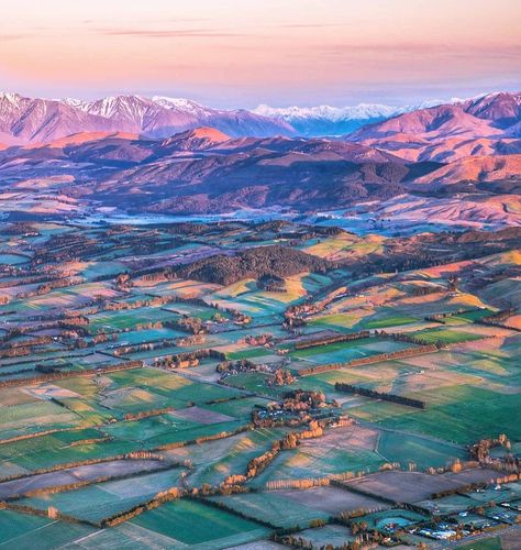 Canterbury New Zealand, Get Paid To Travel, Paid To Travel, Hot Air Balloon Rides, Canterbury, Christchurch, Travel And Leisure, Air Balloon, Travel Around The World