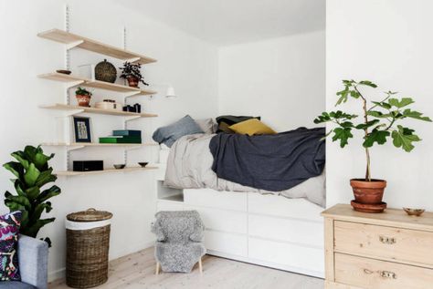 Ikea Malm Bed, Diy Platform Bed, Tiny Apartments, Child Room, Elle Decoration, Interiors Dream, Apartment Aesthetic, Compact Living, Tiny Apartment