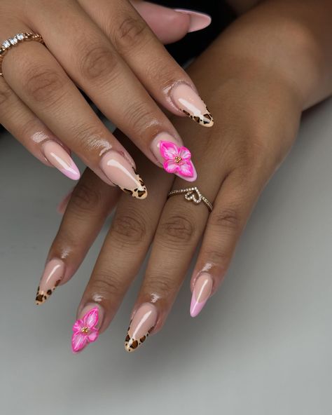 Been obsessed with this flowers and the cheetah prints 🌺🐆💗 #explorenails #mkenails #mkenailtech #explore The Cheetah, Nails Ideas, Nail Tech, Nail Inspo, Nails, Flowers, Quick Saves