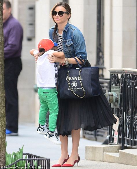 To Mom Quotes, Happy Birthday To Mom, Happy Birthday Email, Miranda Kerr Street Style, 100 Lat, Chanel Deauville, Birthday Email, Miranda Kerr Style, Chanel Cambon