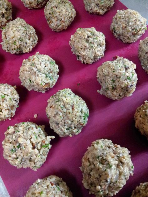 Comox Valley Seventh-day Adventist Veggie Cooking Classes: Pecan Nut "Meatballs" Recipe (dairy-free, egg-free) Cashew Sour Cream, Vegetarian Meatballs, Vegan Pecan, Cooking Pork Chops, Gluten Free Pastry, Vegan Meatballs, Sweet Potato Chili, Vegetarian Sandwich, Kids Cooking