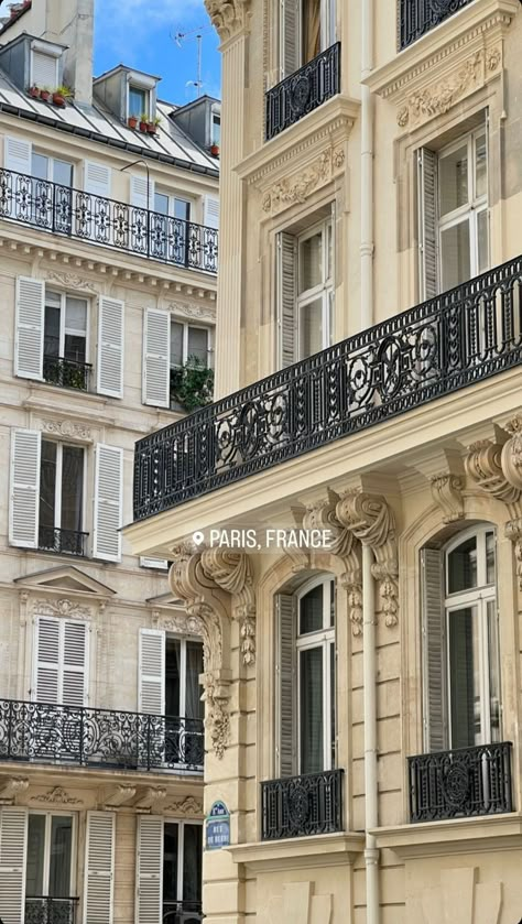 Parisian Townhouse, Parisienne Apartment, In Paris Aesthetic, Architecture Career, Paris Rooftops, Paris Architecture, French Lifestyle, European Aesthetic, Parisian Life