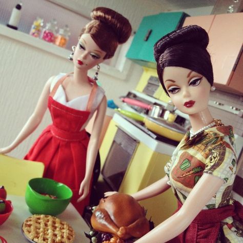 Thanksgiving Feast Barbie" -- because nothing says "holiday" like a dress decorated with vegetables. Description from pinterest.com. I searched for this on bing.com/images Birthday Image, Barbies Pics, Play Barbie, Barbie Diorama, Barbie Birthday Party, Vintage Thanksgiving, Im A Barbie Girl, Holiday Barbie, Barbie Birthday