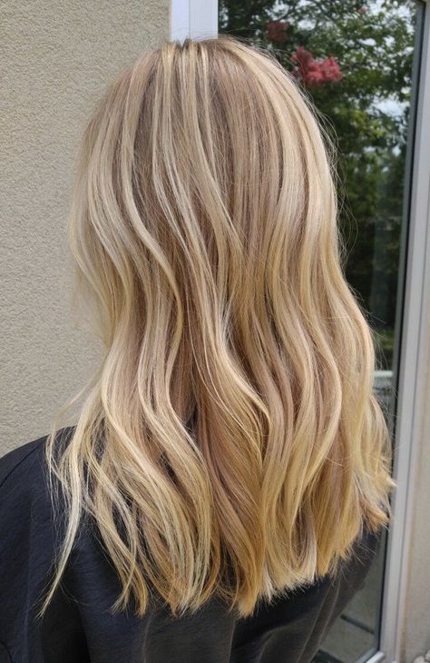 Dyed Hairstyles, Hairstyles Balayage, Warm Blonde Hair, Golden Blonde Hair, Balayage Blonde, Honey Blonde Hair, Blonde Hair Inspiration, Honey Hair, Blonde Hair Shades