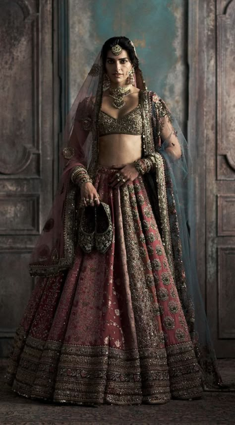 Lehenga Pants, Blouse With Skirt, Bride Lehenga, Latest Bridal Lehenga Designs, Sabyasachi Mukherjee, Lehenga Saree Design, Met Gala Dresses, Sabyasachi Lehenga, Bridal Lehenga Designs