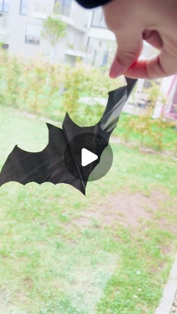 Diy Bats Halloween, Bats Diy Halloween, Diy Bat Halloween Decor, How To Make Bats For Halloween, Diy Bat Decorations, Bat Halloween Decor, Bat Diy, Oíche Shamhna, Halloween Bricolage