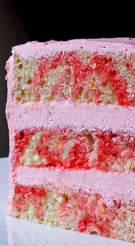 Vanilla Strawberry Marble Cake, Strawberry Marble Cake Recipes, Strawberry Marble Cake, Crescent Cheesecake, Strawberry Swirl Cake, Dream Cake Recipe, Dripping Cake, Swirl Cake, Strawberry Cake Recipes