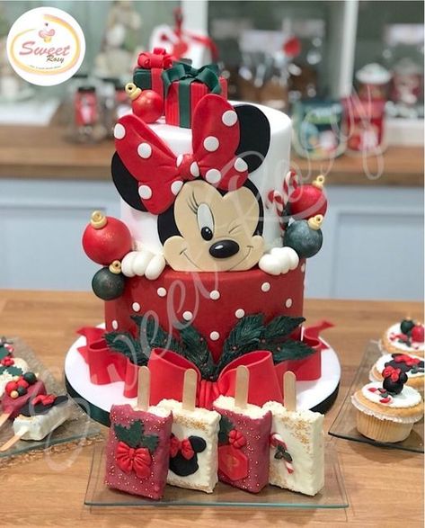 Minnie Mouse Christmas Birthday Party, Christmas Minnie Mouse Birthday, Modern Christmas Cake, Christmas Birthday Cake, Γενέθλια Mickey Mouse, Mouse Birthday Cake, Mickey Mouse Birthday Cake, Minnie Mouse Birthday Cakes, Birthday Cake For Mom