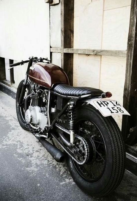 Drag bars rule Cb 750 Cafe Racer, Estilo Cafe Racer, Brown Motorcycle, Мотоциклы Cafe Racers, Moto Cafe, Cafe Bike, Cafe Racing, Cb 750, Moto Vintage