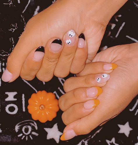 Nails Fall Halloween, Halloween Themed Nails Short, Cute Nails For Fall Simple, Preppy Halloween Nails, Halloween Nails Kids, Fall Nails Short Gel, Halloween Nail Designs Black, Cute Nails Halloween, Halloween Cute Nails