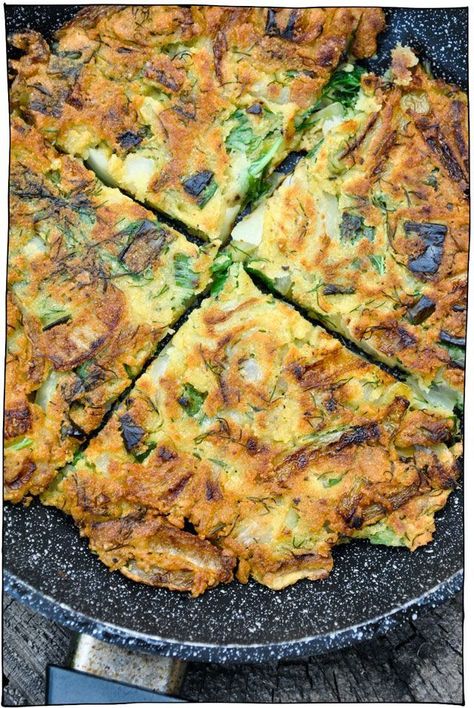 Chickpea Omlet, Herb Omelette, Chickpea Breakfast, Onion Omelette, Chickpea Omelette, Vegan Omelette, Hearty Breakfasts, Vegan Breakfast Ideas, Vegan Chickpea