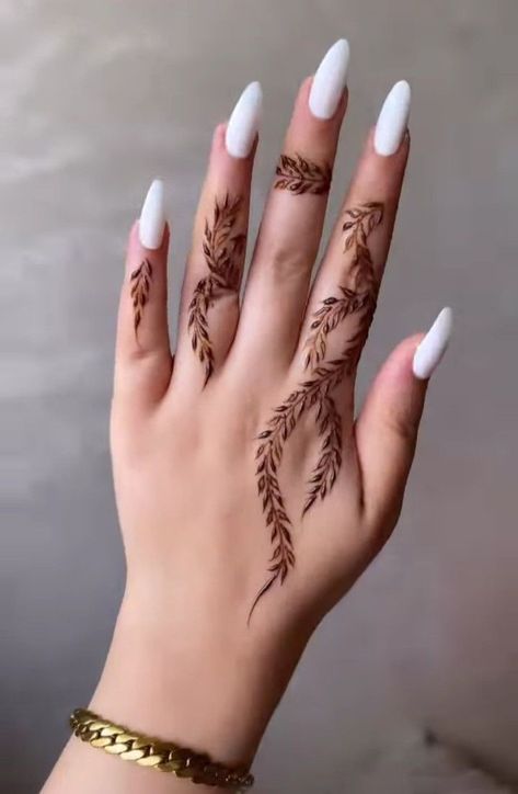 Henna Designs Palm, Henna Designs Back, Hand Henna Designs, Simple Mehandi, Henna Designs For Men, Henna Designs Wrist, Henna Inspired Tattoos, Finger Henna Designs, Hand And Finger Tattoos