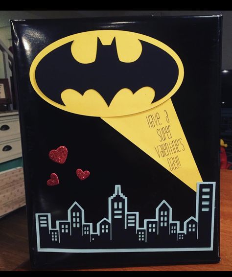 Valentines Gift For Boyfriend Batman, Batman Presents For Him, Batman Gift Wrapping Ideas, Batman Box Gift, Batman Promposal Ideas, Batman Valentine Ideas, Batman Boyfriend Gifts, Batman Diy Gifts Boyfriends, Batman Valentine Box Ideas