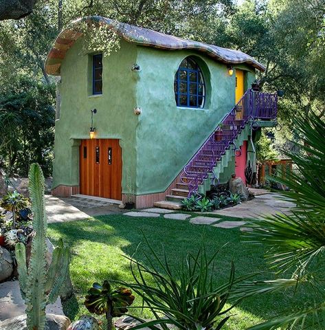 Fairy Tale House, House For Kids, Casa Hobbit, Earth Bag Homes, Earthship Home, Mud House, Hippie Homes, Cob House, Earth Homes