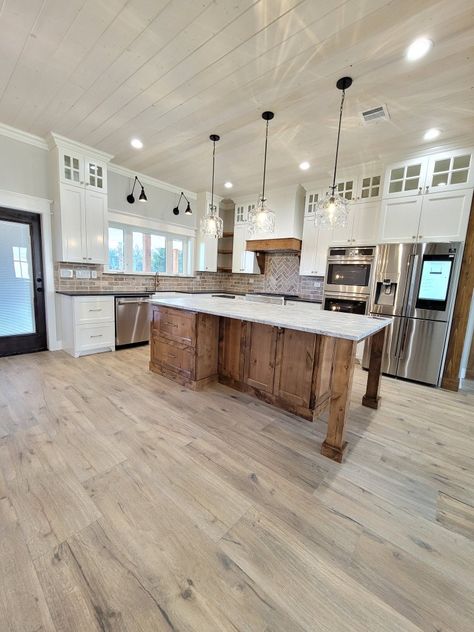 Grey Tone Kitchen Ideas, Country Kitchen Granite Countertops, Knotty Alder Island With White Cabinets, Modern Farmstyle Kitchen Ideas, Island Counter Chairs, Kitchen Layout Farmhouse, Brick Backsplash In Kitchen, Barndominium Kitchen Open Concept, Modern Farmhouse Kitchens Cabinets