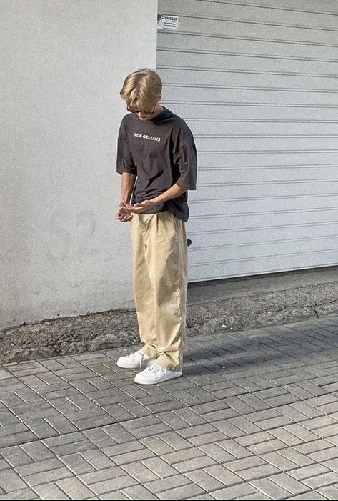 Baggy Khaki Pants Outfit, Khaki Pants Outfit Men, Cargo Pants Outfit Men, Baggy Pants Outfit, Corduroy Pants Outfit, Khaki Pants Outfit, Khakis Outfit, Guys Fits, Guy Fits