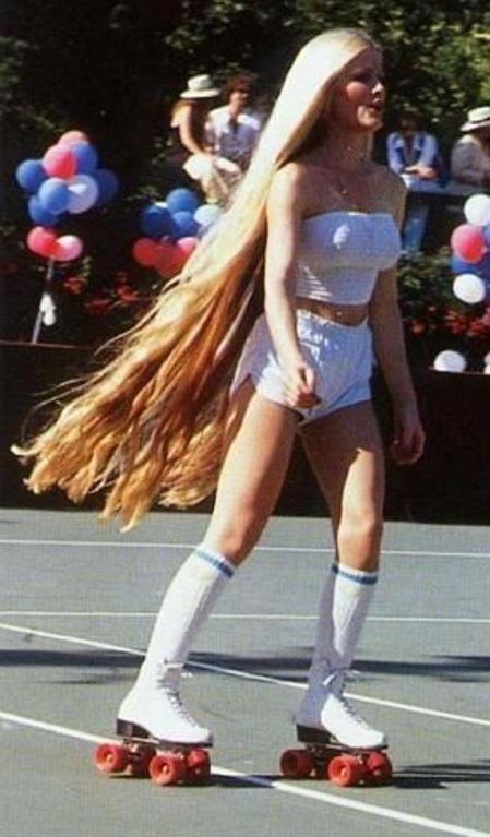 So here's pretty much how my morning went on the internet. First, it gave me this 1970s photograph of a rapunzel-esque babe on roller skates ↓ After some googling of "long-haired roller skating girl", I eventually find out the girl was Debra Jo Fondren, playmate of the year 197 Long Blonde, Long Blonde Hair, Roller Skates, Blonde Hair, Long Hair, A Woman, Tennis, Blonde, Hair