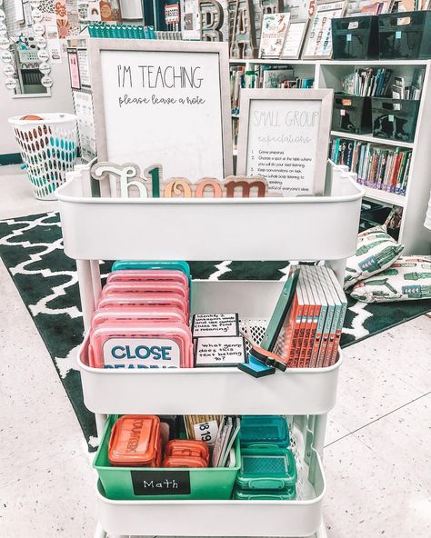 GRAY✨ on Instagram: “Small group cart! The top is some teacher tools and our expectations, the middle is reading, and bottom is math!! I can’t wait to start…” Small Group Cart, Reading Cart, Small Group Organization, Classroom Organizer, Teacher Desk Organization, Classroom Aesthetic, Intervention Classroom, Language Classroom, Teacher Board