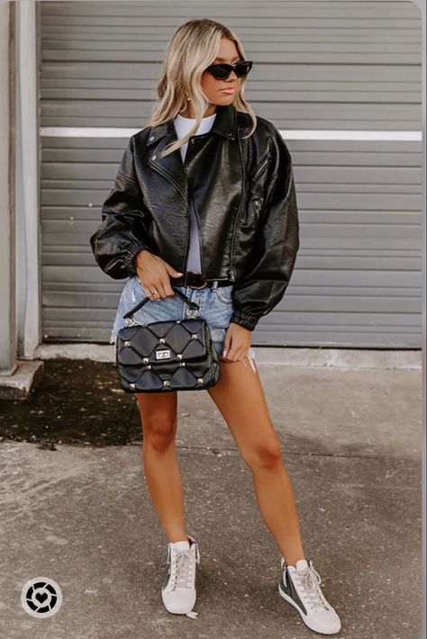 Modest Fashion Fall, Black Leather Jacket Outfit, Japan Outfits, College Closet, Chicago Outfit, Nashville Outfits, Accent Chest, Leather Jacket Outfits, Loose Sleeves