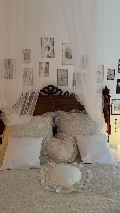 Cute Bedroom Decor, Cozy Room Decor, Pretty Room, Dreamy Room, Vintage Room, Dream Room Inspiration, Room Makeover Inspiration, Cozy Room, Room Inspiration Bedroom